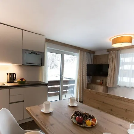 Anna St. Leonhard im Pitztal