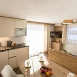 Anna Konukevi 3*